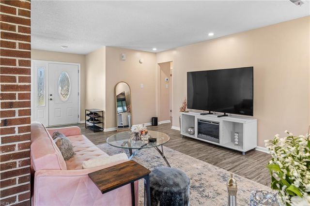 5104 Holly Farms DR, Virginia Beach, VA 23450