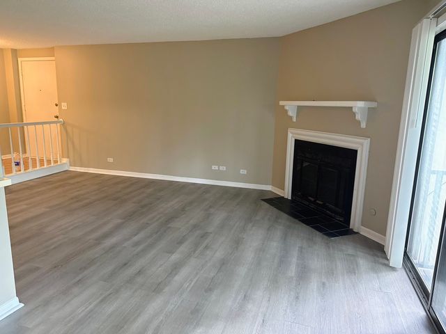 5S470 SCOTS Drive D, Naperville, IL 60563