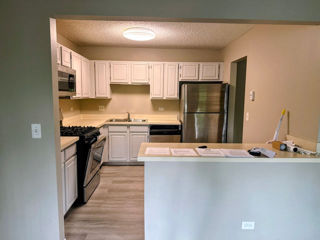 5S470 SCOTS Drive D, Naperville, IL 60563