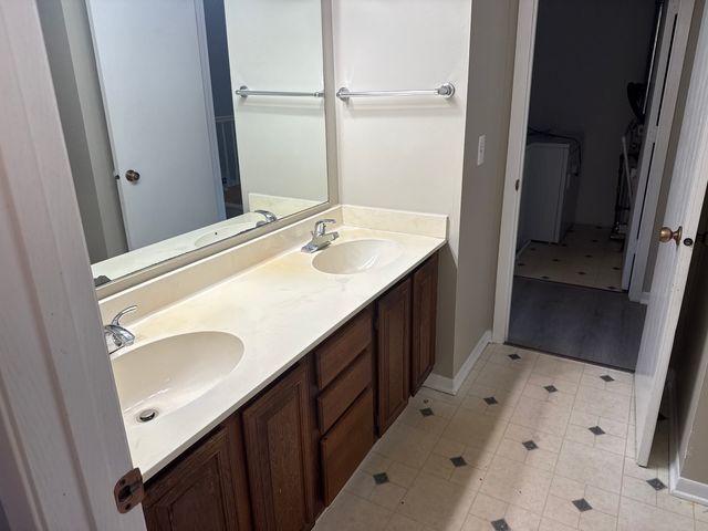 5S470 SCOTS Drive D, Naperville, IL 60563
