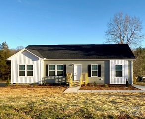 823 Wellwood Avenue, Statesville, NC 28677