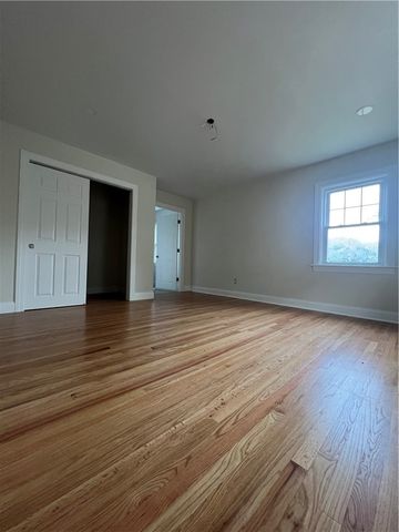 87 Glenmere Drive Drive, Cranston, RI 02920