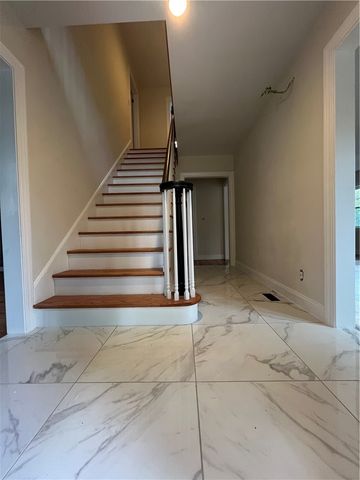 87 Glenmere Drive Drive, Cranston, RI 02920