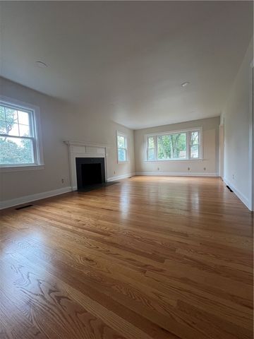 87 Glenmere Drive Drive, Cranston, RI 02920