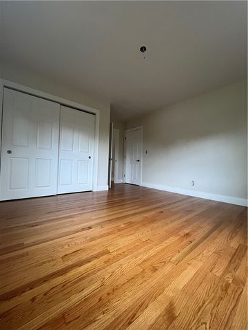 87 Glenmere Drive Drive, Cranston, RI 02920