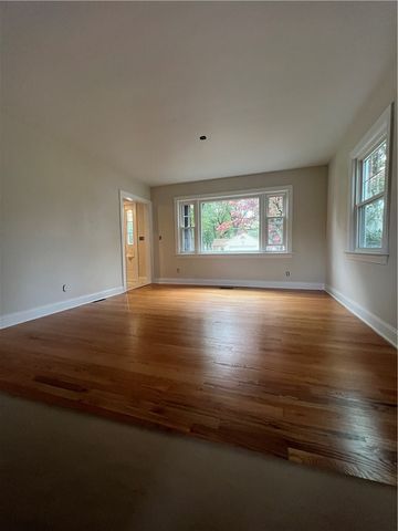 87 Glenmere Drive Drive, Cranston, RI 02920