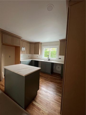 87 Glenmere Drive Drive, Cranston, RI 02920