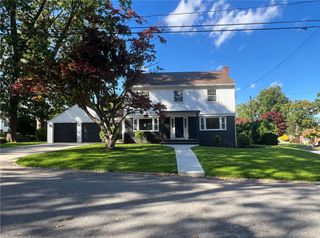 87 Glenmere Drive Drive, Cranston, RI 02920