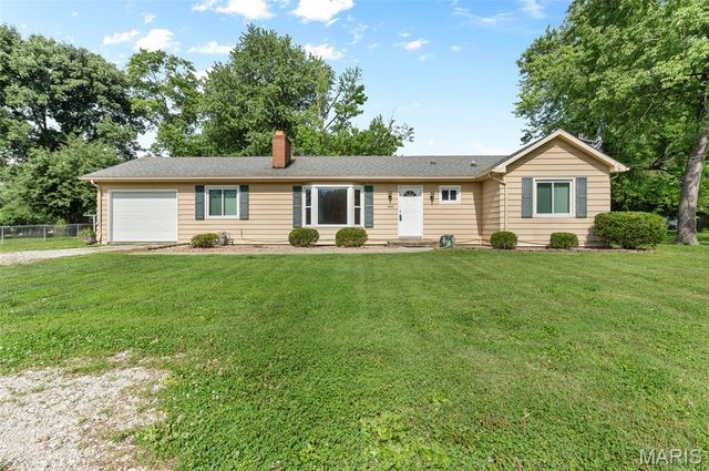 4715 S State Route 159, Glen Carbon, IL 62034