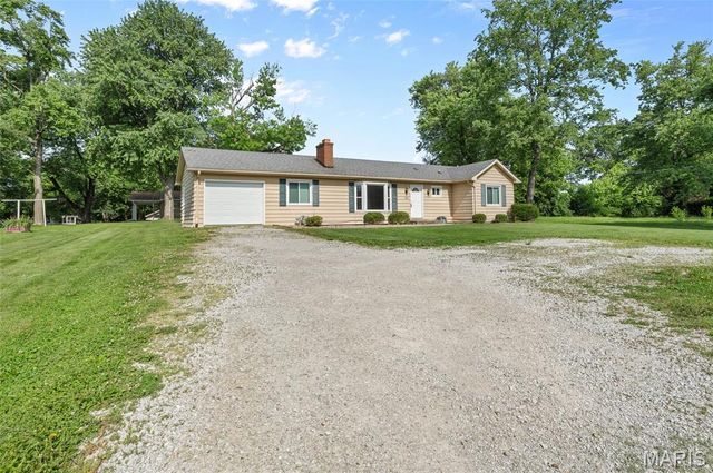 4715 S State Route 159, Glen Carbon, IL 62034