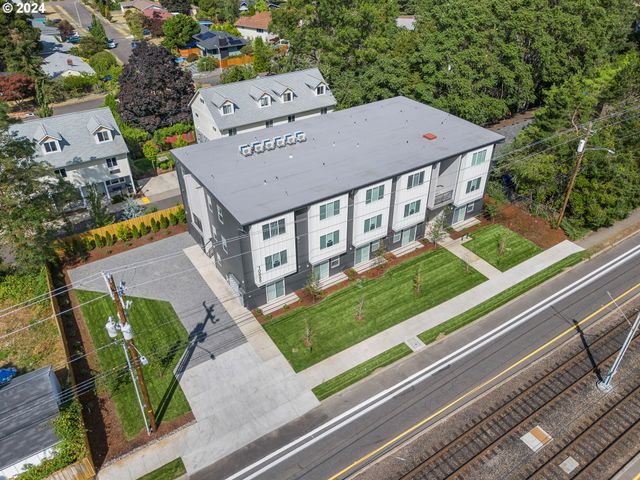 10985 E Burnside St 7, Portland, OR 97216