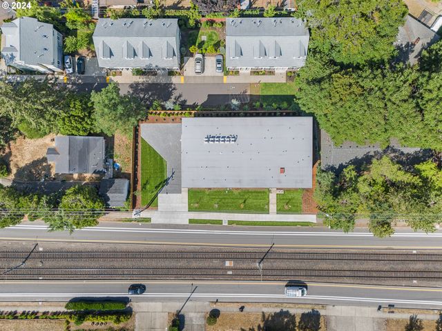 10985 E Burnside St 7, Portland, OR 97216