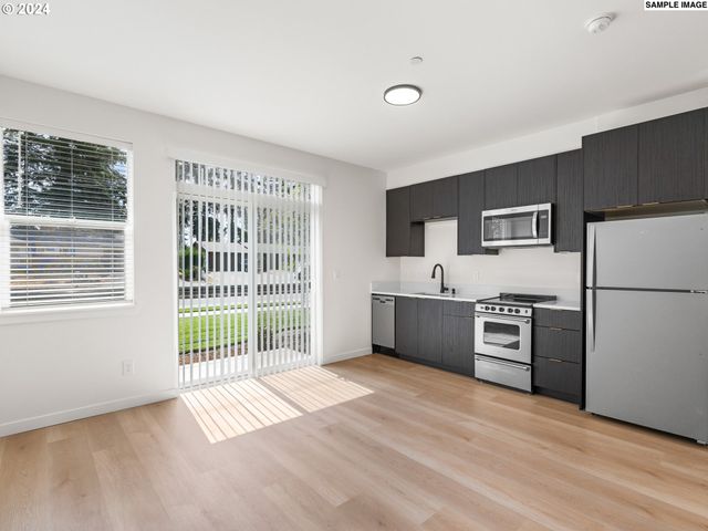 10985 E Burnside St 7, Portland, OR 97216