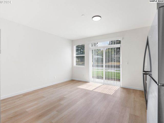 10985 E Burnside St 7, Portland, OR 97216