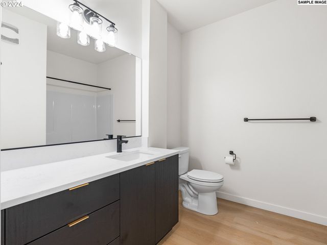 10985 E Burnside St 7, Portland, OR 97216