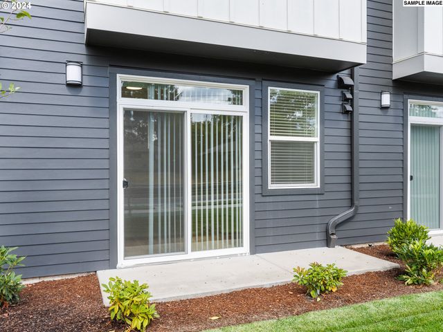 10985 E Burnside St 7, Portland, OR 97216