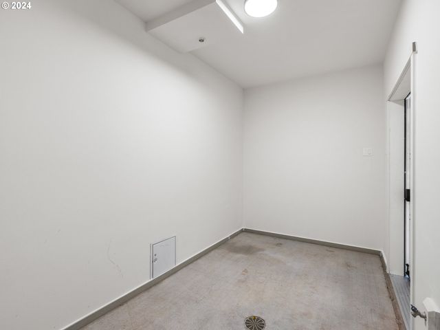 10985 E Burnside St 7, Portland, OR 97216