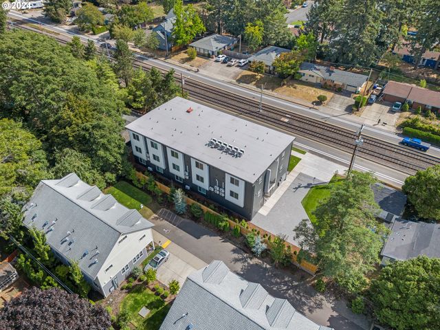 10985 E Burnside St 7, Portland, OR 97216