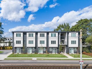10985 E Burnside St 7, Portland, OR 97216