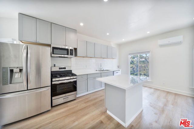 132 S Kenmore Avenue, Los Angeles, CA 90004