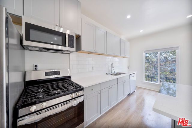 132 S Kenmore Avenue, Los Angeles, CA 90004