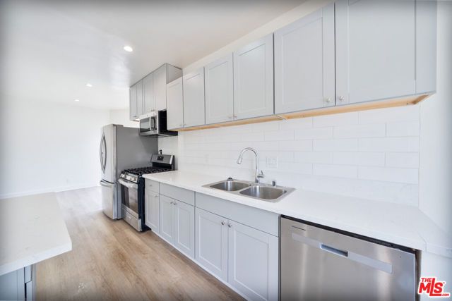 132 S Kenmore Avenue, Los Angeles, CA 90004