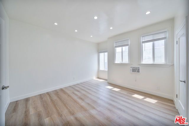 132 S Kenmore Avenue, Los Angeles, CA 90004