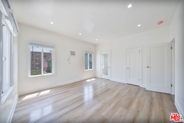 132 S Kenmore Avenue, Los Angeles, CA 90004