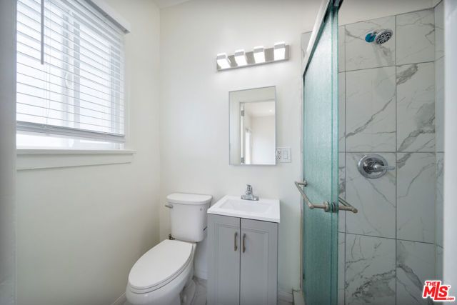 132 S Kenmore Avenue, Los Angeles, CA 90004