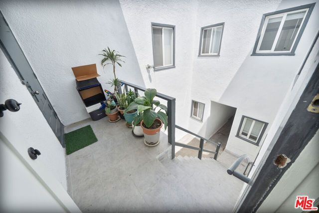 132 S Kenmore Avenue, Los Angeles, CA 90004