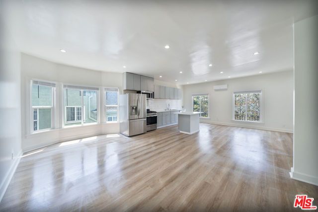 132 S Kenmore Avenue, Los Angeles, CA 90004