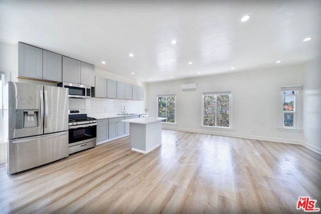 132 S Kenmore Avenue, Los Angeles, CA 90004