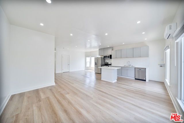 132 S Kenmore Avenue, Los Angeles, CA 90004