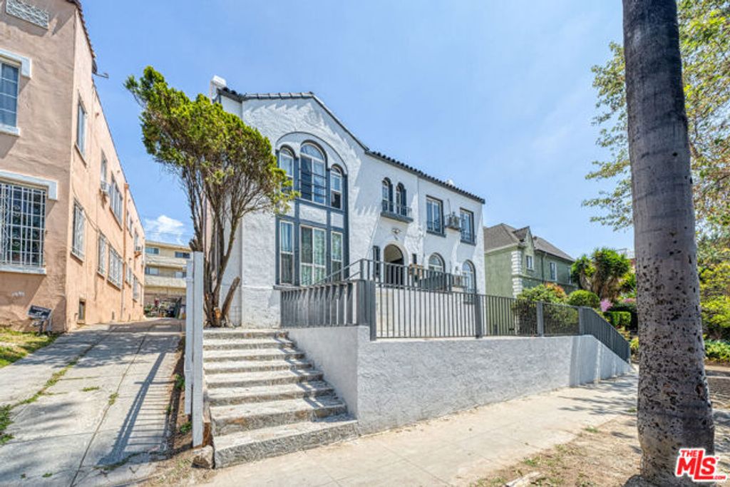 132 S Kenmore Avenue, Los Angeles, CA 90004