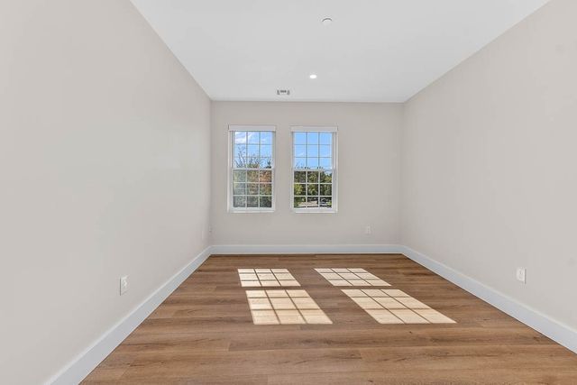 22 Everett St 424, Westwood, MA 02090