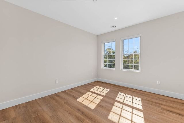 22 Everett St 424, Westwood, MA 02090