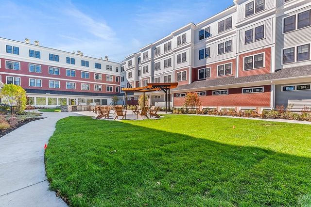 22 Everett St 424, Westwood, MA 02090