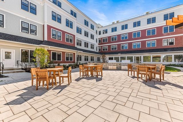 22 Everett St 424, Westwood, MA 02090