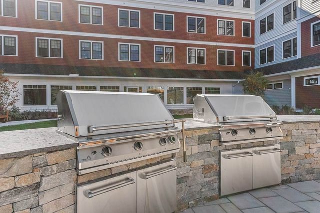 22 Everett St 424, Westwood, MA 02090