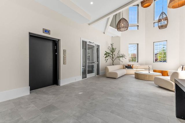 22 Everett St 424, Westwood, MA 02090