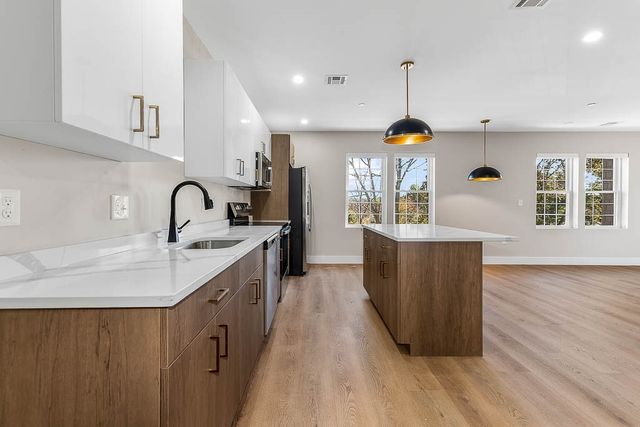 22 Everett St 424, Westwood, MA 02090