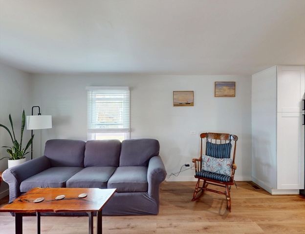 89 Homer Ave, Chicopee, MA 01020