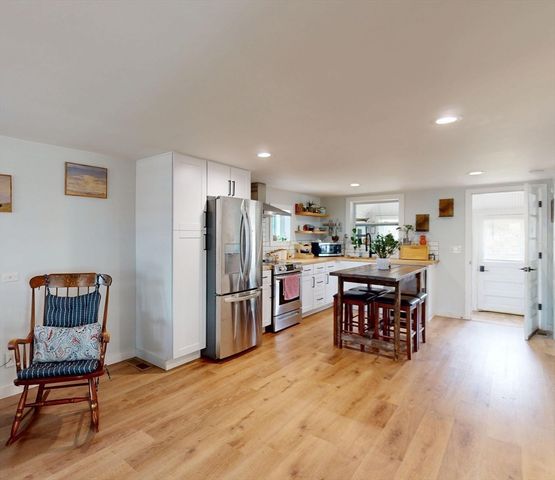 89 Homer Ave, Chicopee, MA 01020