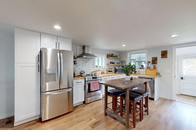 89 Homer Ave, Chicopee, MA 01020