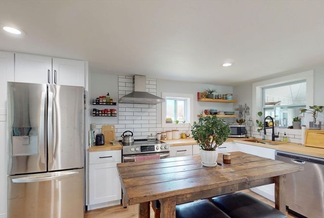 89 Homer Ave, Chicopee, MA 01020