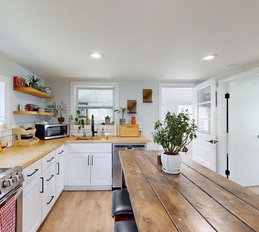 89 Homer Ave, Chicopee, MA 01020