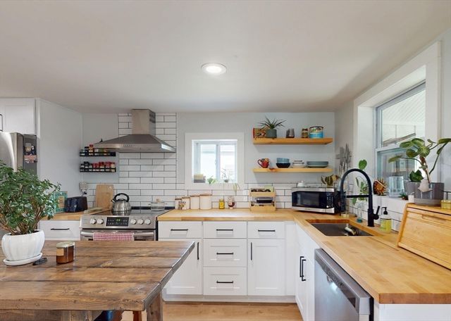 89 Homer Ave, Chicopee, MA 01020