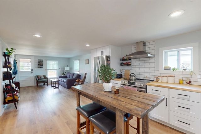 89 Homer Ave, Chicopee, MA 01020