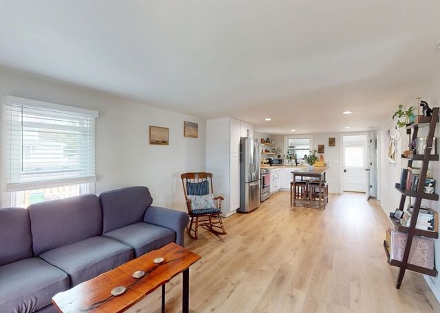 89 Homer Ave, Chicopee, MA 01020