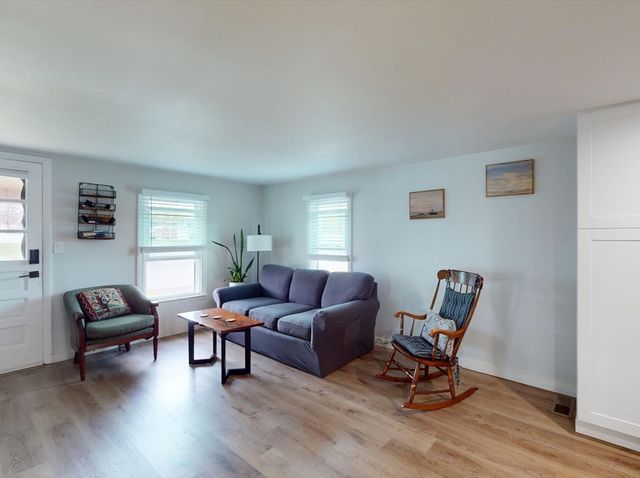 89 Homer Ave, Chicopee, MA 01020